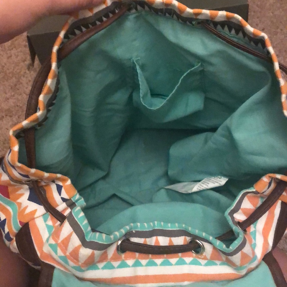 Patterned backpack - Picture 3 of 9